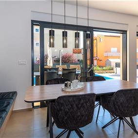 4 Bedroom Villa with Pool near Vodice town, Sibenik Riviera, sleeps 8